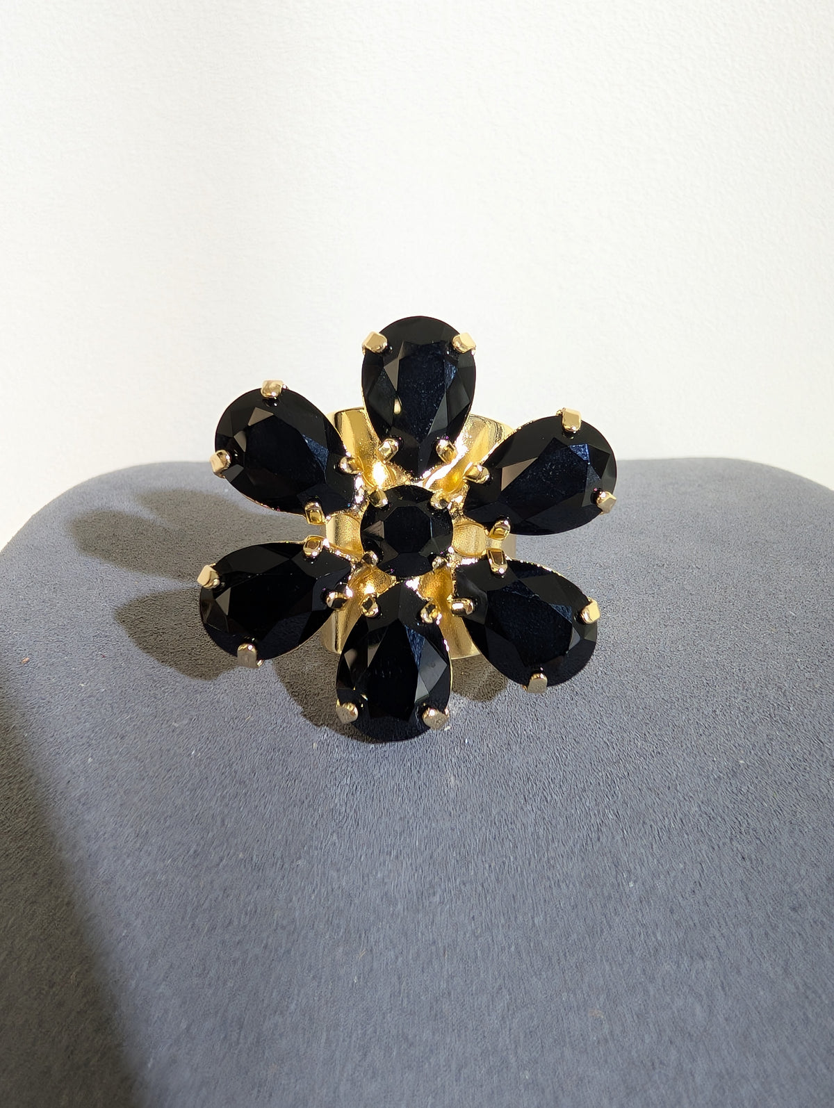 Wafa Petal Sparkle Ring — Black
