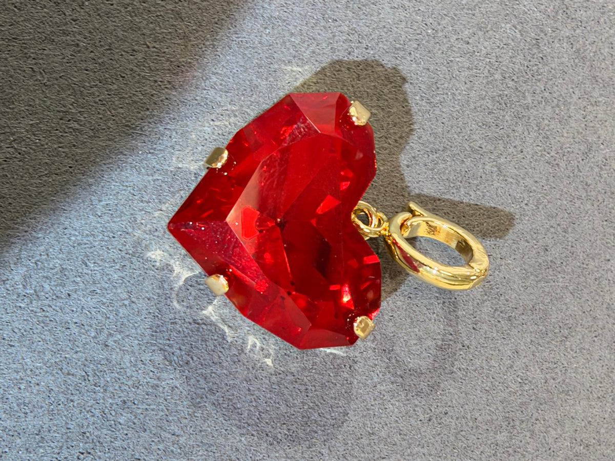 Small Wafa crystal heart pendant in Ruby Red / Gold Tone