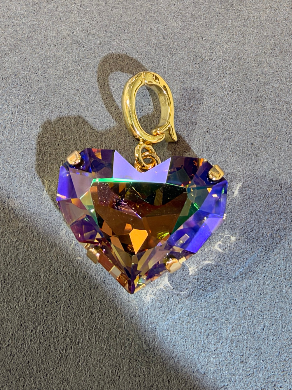Small Wafa crystal heart pendant in Volcano / Gold Tone