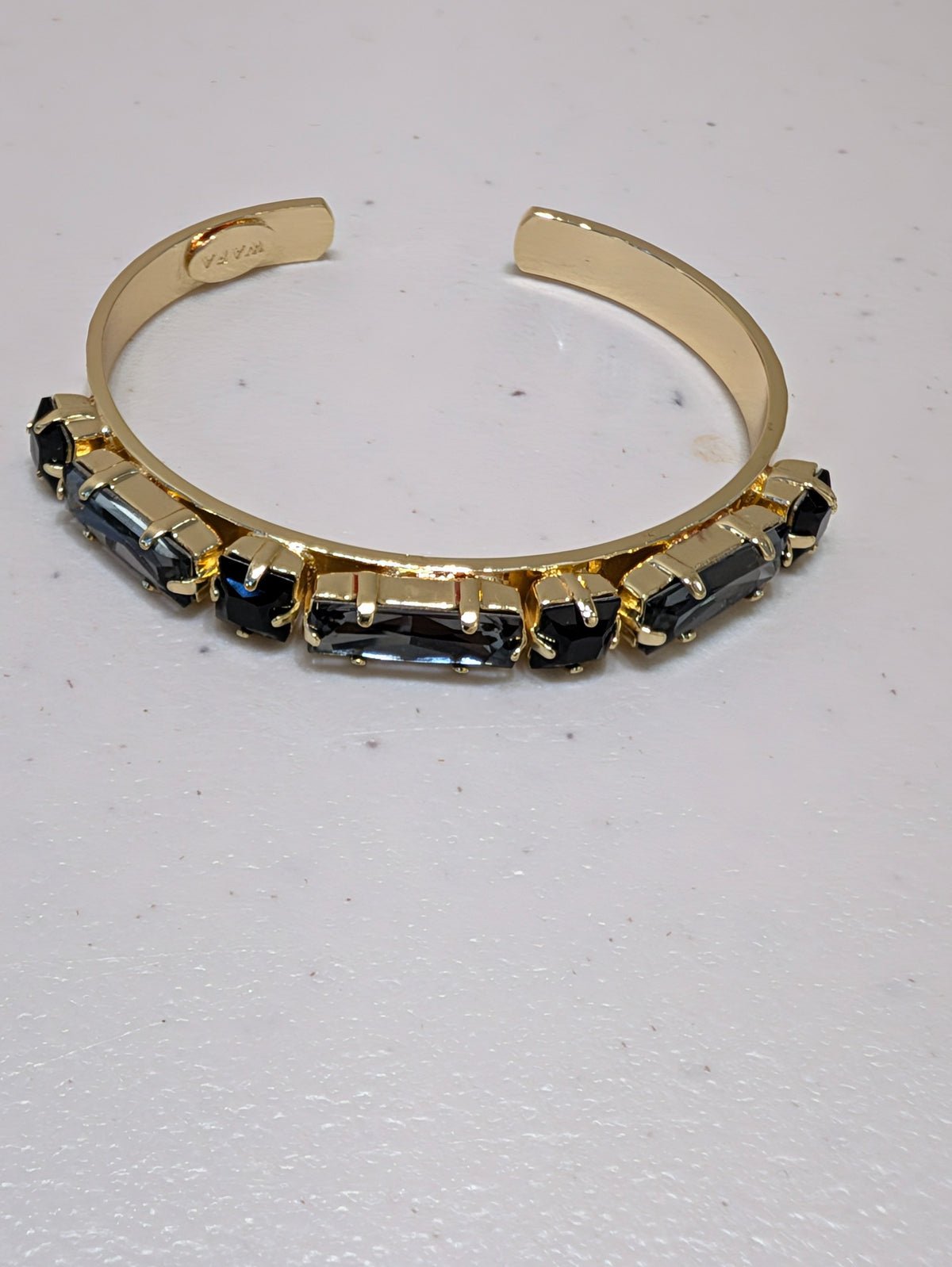 Black / Gold Tone