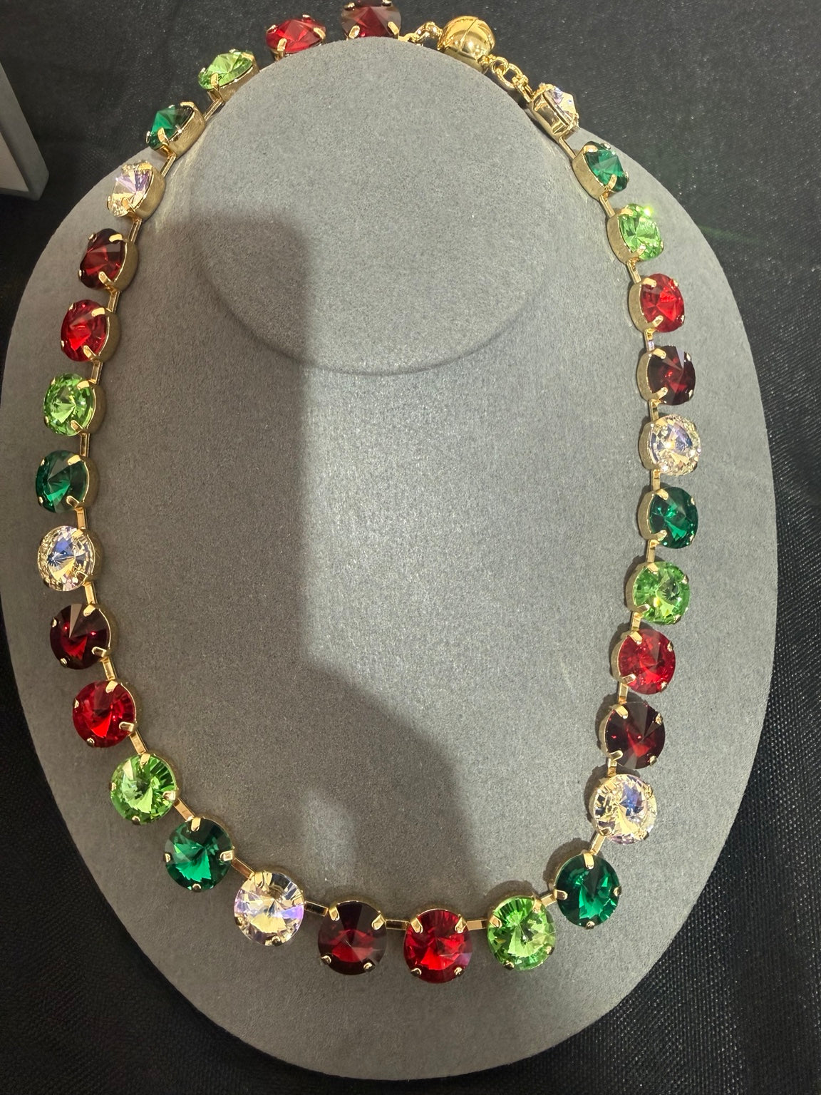 Wafa round crystal necklace — Red / Green / Clear in gold-tone settings