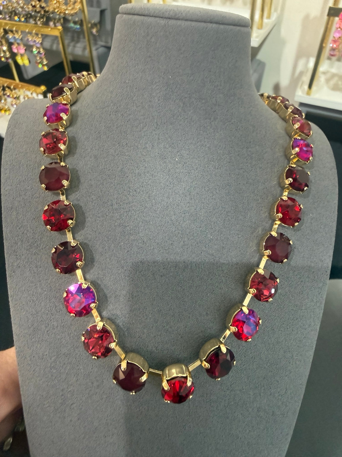 Wafa round crystal necklace — Mixed Red / Fuchsia in gold-tone settings